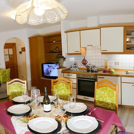 Villa Artic Apartments Кампітелло-ді-Фасса Екстер'єр фото