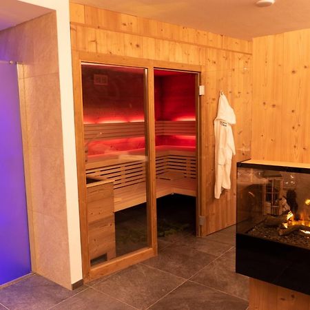 Villa Artic Apartments Кампітелло-ді-Фасса Екстер'єр фото